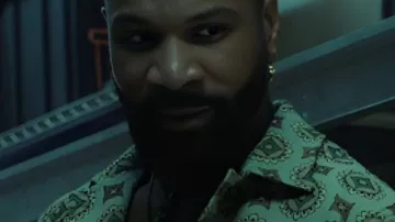 Cross S2 Johnny Ray Gill Brown Printed Shirt Jacket worn by Bobby Trey (Johnny Gill) in Cross (S01)