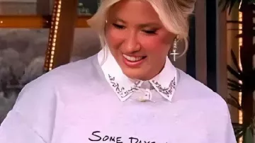 Sudadera gris Chrisley de The View Savannah como se ve en The View