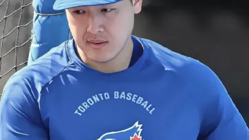 Camiseta de entrenamiento de Kazuma Okamoto Toronto Blue Jays en ¡Kazuma Okamoto en Toronto!