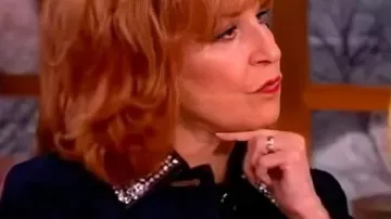 Veste en jean à col orné portée par Joy Behar dans le film The View