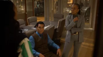 Pantalon Smythe Bootcut porté par Amanda Wagner (Sonja Sohn) dans l'épisode Will Trent (S04E07)