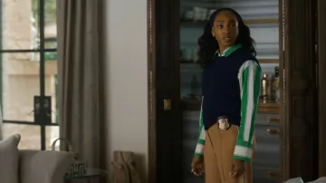 Combinaison rayée Staud Traverse portée par Faith Mitchell (Iantha Richardson) dans l'épisode Will Trent (S04E07)