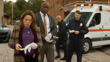 Blazer Byan Dickens porté par Angie Polaski (Erika Christensen) dans l'épisode « Will Trent » (S04E07).