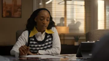 Gilet sans manches Officine Generale Tilda Graphic porté par Faith Mitchell (Iantha Richardson) dans l'épisode Will Trent (S04E07).