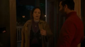Manteau Rachel Comey Alves porté par Angie Polaski (Erika Christensen) dans l'épisode « Will Trent » (S04E07)