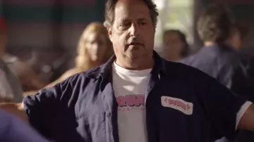 Camiseta de conserje de sentadillas aeróbicas y fitness usada por el conserje de sentadillas fitness (Jon Lovitz) en Niños Grandes 2