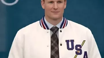 Chaqueta universitaria de John Wroblewski del equipo de hockey de EE. UU. 2026