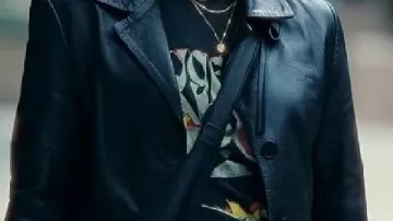 Blazer negro que lució (Bailey Hall) en Lo último que me dijo (temporada 1)