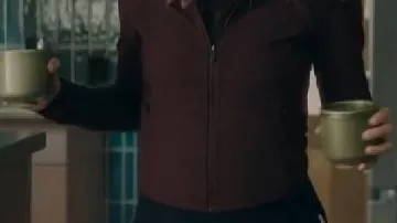 Chaqueta marrón que lució Hannah Hall (Jennifer Garner) en The Last Thing He Told Me