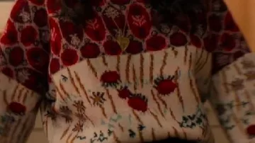 Suéter usado por (Elaine Denton) en Best Medicine