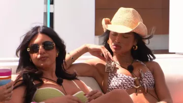 Traje de baño Monday Bronte Top usado por Sher Suarez como se ve en Love Island: All Stars (T03E27)