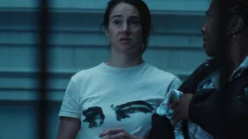 Camiseta Elvis Presley Eyes usada por Annie (Shailene Woodley) en Paradise