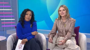 Pull à col roulé côtelé en cachemire de la collection Ann Taylor Studio, porté par Sheinelle Jones dans l'émission Today with Jenna &amp; Sheinelle le 20 février 2026.