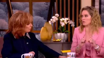 Veste Barrington ornée de Veronica Beard portée par Joy Behar, vue dans l'émission The View le 20 février 2026.