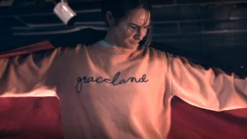 worn by Annie (Shailene Woodley) in Paradise