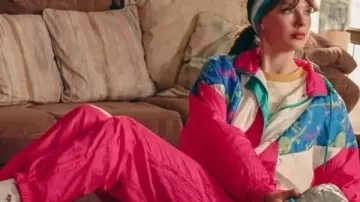 Survêtement rose Opalite de Taylor Swift dans le clip officiel de Taylor Swift - Opalite