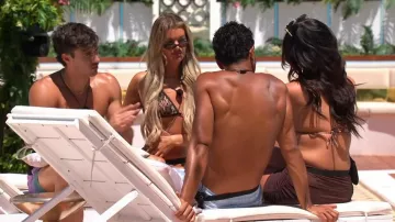 Conjunto de bikini de dos piezas Shein Swim Vcay para mujer, usado por Helena Ford en Love Island: All Stars (temporada 3, episodio 33)
