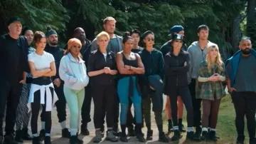 T-shirt de sport Sweaty Betty Athlete Seamless Crewneck à manches courtes porté par Maura Higgins dans l'épisode « Les Traîtres » (S04E05).