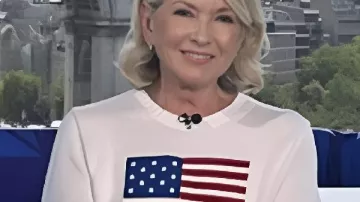 Pull Martha Stewart Today Show aux couleurs des Jeux olympiques et drapeau américain, vu dans l'émission Today.
