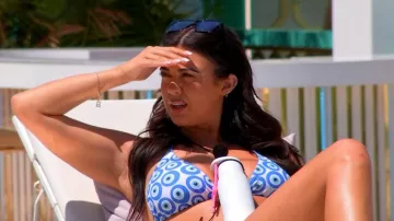 Conjunto de bikini con estampado de mal de ojo de Shein usado por Belle Hassan como se ve en Love Island: All Stars (temporada 3, episodio 37)