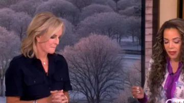 Camisa de algodón Annalisa de Loro Piana que usó Jennifer Ashton en The View el 23 de febrero de 2026