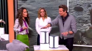 Pantalon à rayures latérales en laine Siena de Rag and Bone, porté par Sara Haines dans l'émission The View le 23 février 2026.