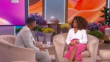 Jupe cloutée Hanifa Selene portée par Jennifer Hudson dans l'émission The Jennifer Hudson Show le 14 février 2026.
