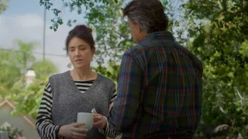 Le magnifique pull marin porté par Liz (Christa Miller) dans l'épisode « Shrinking » (S03E05)