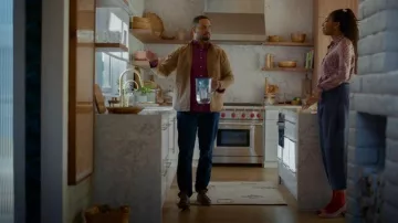 Pantalón Don de Rachel Comey usado por Gaby (Jessica Williams) como se ve en Shrinking (temporada 3, episodio 5)