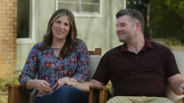 Chemisier à manches longues fleuri American Eagle porté par Katie dans l'épisode « Home Town » (S10E07)