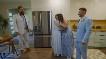 Sandales Birkenstock Madrid à grosse boucle portées par Erin Napier dans l'épisode « Home Town » (S10E07).