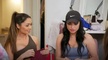 Casquette Nike Dri-FIT ADV Club Structured Swoosh portée par Demy Selem dans l'épisode Vanderpump Rules (S12E12)