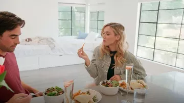 Veste en jean de coton à manches longues et carreaux vichy Zara portée par (Audrey Lingle) dans Vanderpump Rules (S12E12)