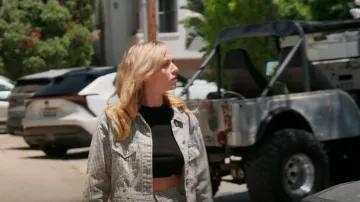 T-shirt court à manches courtes Zara porté par Audrey Lingle dans l'épisode 12 de Vanderpump Rules (S12E12).