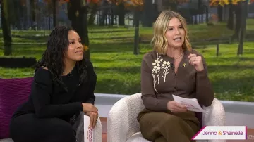 Gilet ras du cou brodé Lela Rose porté par Jenna Bush Hager dans l'émission Today with Jenna &amp; Sheinelle le 25 février 2026