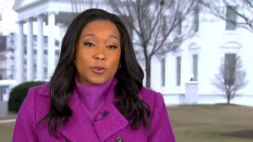 Manteau croisé en laine mélangée texturée Ann Taylor porté par Rachel Scott dans l'émission Good Morning America le 25 février 2026.