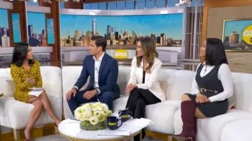 Robe en maille imprimée florale Ganni portée par Tara Narula, vue dans l'émission Good Morning America le 26 février 2026.