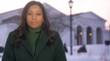 Manteau DKNY Walker porté par Rachel Scott, vu dans l'émission Good Morning America le 26 février 2026.