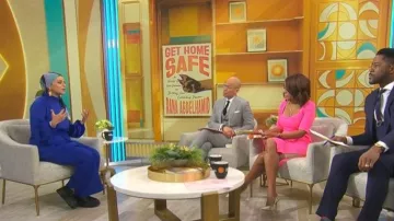 Robe fourreau Black Halo Salvanna portée par Gayle King, vue dans l'émission CBS Mornings le 17 février 2026.