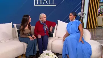 Robe midi plissée Farah de Proenza Schouler portée par Tamron Hall lors de son défilé le 18 février 2026.