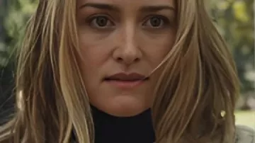 Love Story S01 Carolyn Bessette Aran Sweater worn by Carolyn Bessette (Sarah Pidgeon) as seen in Love Story (S01E09)