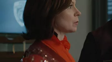 Gilet à rayures et sequins Elsbeth S03 porté par Elsbeth Tascioni (Carrie Preston) dans la saison 3 d'Elsbeth.