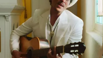 L’album romantique Bruno Mars Risk It All White Suit