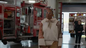 Sweat à capuche en jersey en coton imprimé Kapital Bandana porté par Henrietta Wilson (Aisha Hinds) tel que vu dans 9-1-1 (S09E11)