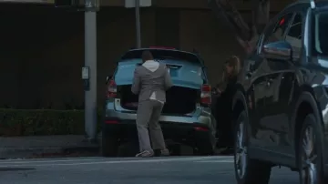 Pantalon Lafayette 148 New York Responsible Stretch Wool Reade Leg Straight Leg porté par Henrietta Wilson (Aisha Hinds) tel que vu dans 9-1-1 (S09E11)