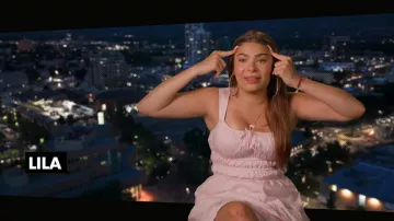 Aritzia Sunday Meilleure robe Midi Martine Poplin portée par Lila Romanin vue dans Canada Shore (S01E06)