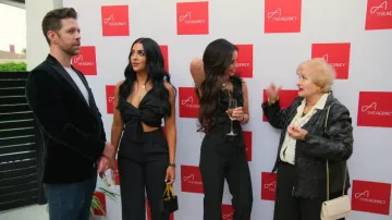 Le Mush Kyoto Set worn by Tanin Nikpey as seen in The Valley: Persian Style (S01E08)