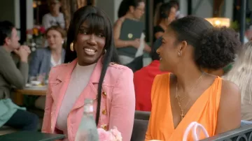 Chaqueta rosa Balmain llevada por Bozoma Saint John, tal como se ve en Las verdaderas amas de casa de Beverly Hills (S15E11)