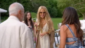 Pulsera de gema de oro Saint Laurent llevada por Rachel Zoe como se ve en Las verdaderas amas de casa de Beverly Hills (S15E11)