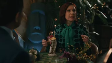 Cardigan court Christopher John Rogers porté par Elsbeth Tascioni (Carrie Preston) tel que vu dans Elsbeth (S03E11)